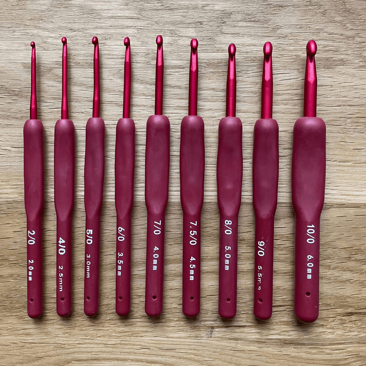 Crochet en Silicone - Rouge - Tailles de 2 mm à 6 mm LilyWools - Amigurumis et Crochets