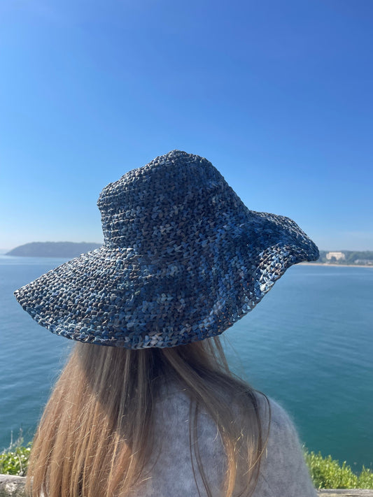 Chapeau en raphia - patron gratuit