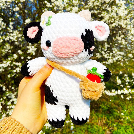 Patron gratuit vache guimauve en fil chenille, amigurumi au crochet à réaliser soi-même