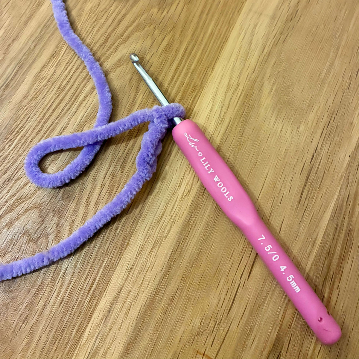 Crochet ergonomique LilyWools – Silicone – Tailles 2 mm à 6 mm LilyWools - Amigurumis et Crochets